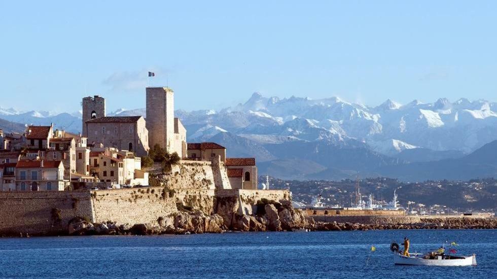 2 Bedroom Funky Apartment In The Heart Of The Old Town Of Antibes Esterno foto